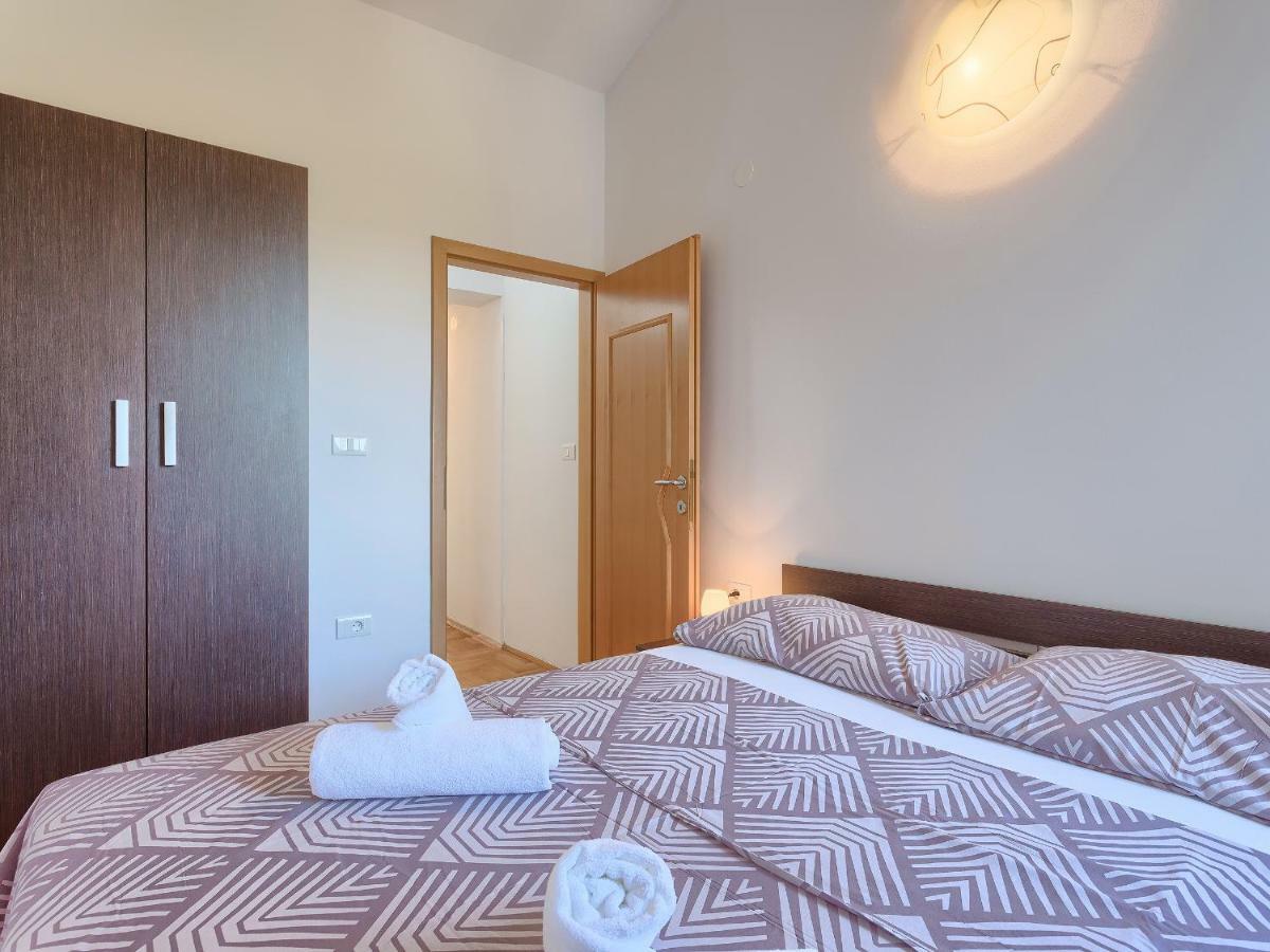 Garden Apartment Pjescana Uvala Exterior photo